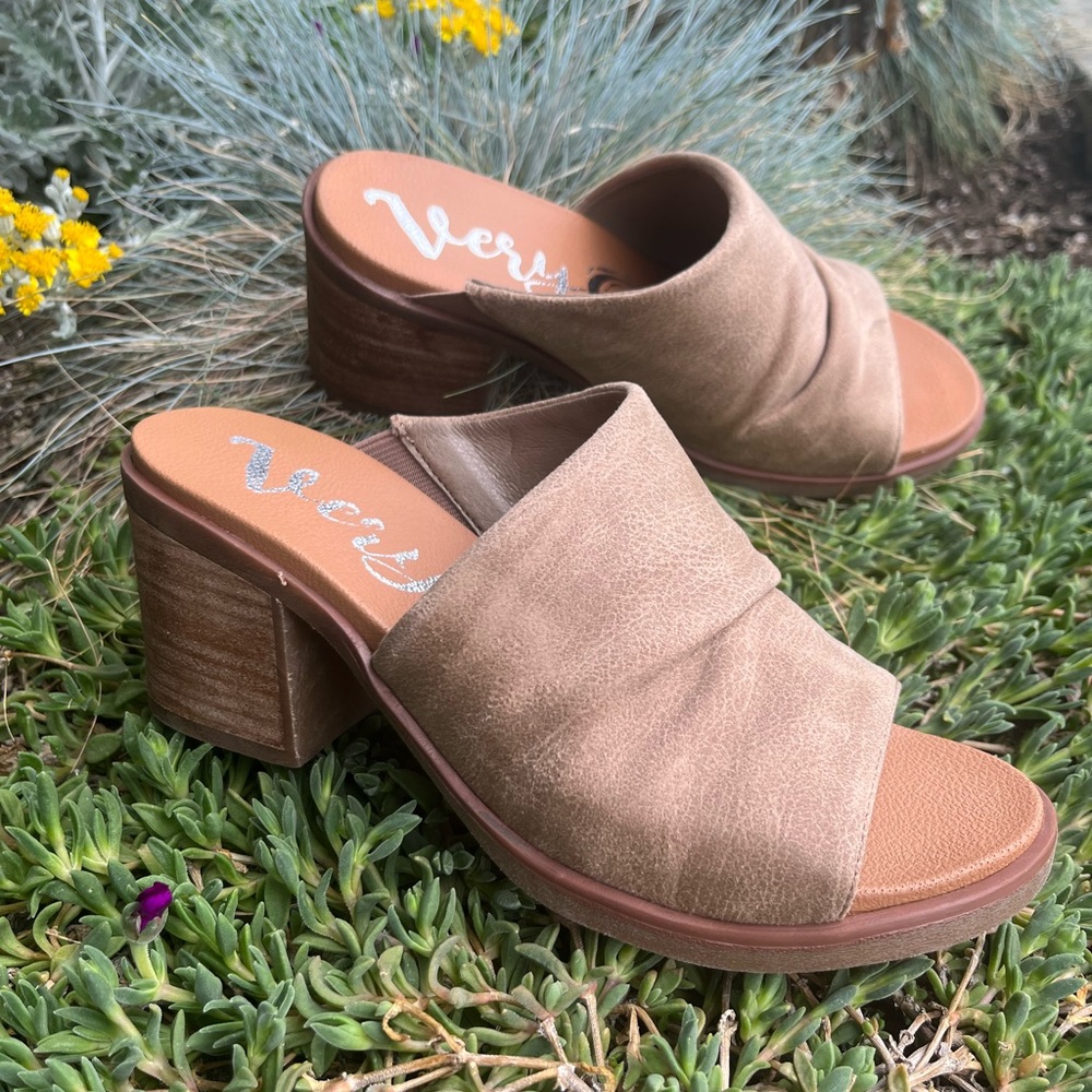 Savannah slip ons